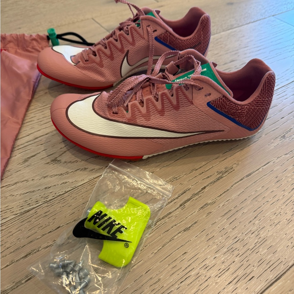 Brand new Nike Men’s Zoom Rival Shoes + size 7m/8.5w - in original bag!